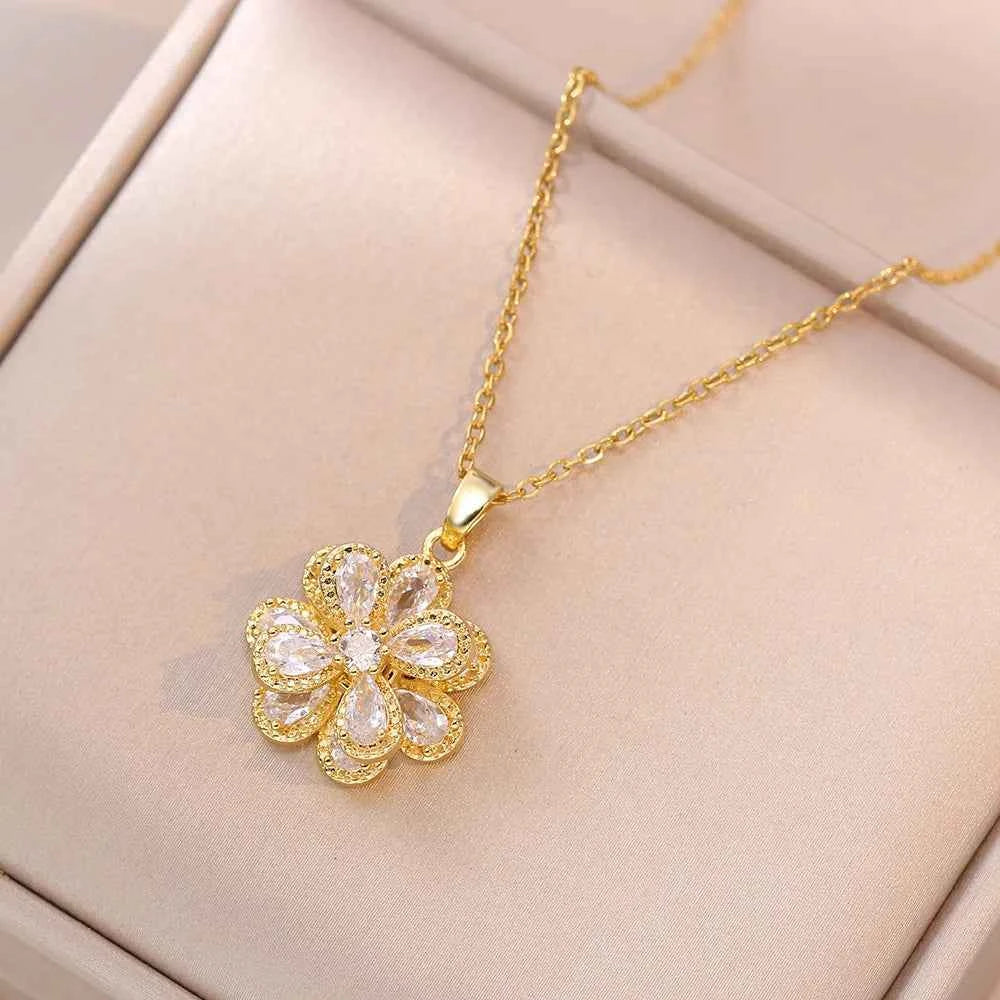 Luxury Spin Zircon Flower Pendant Necklace For Women
