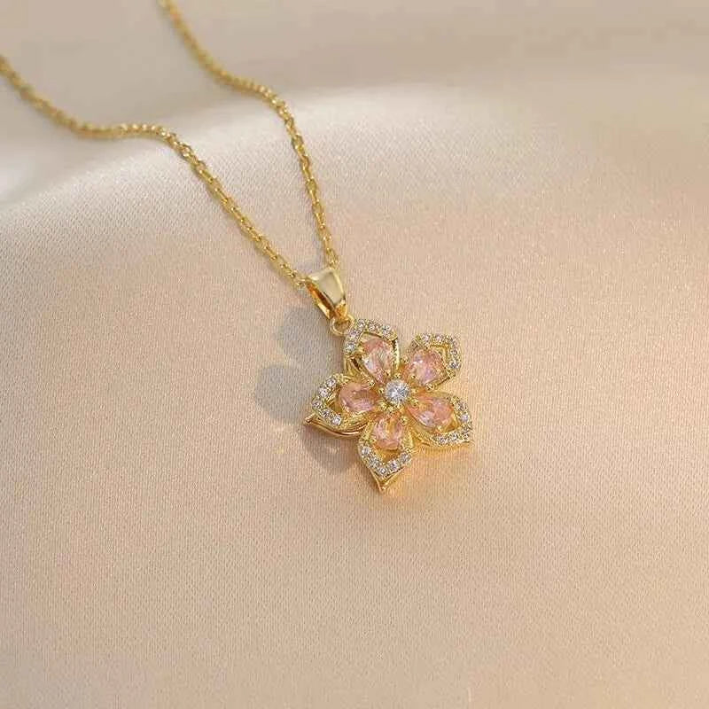 Luxury Spin Zircon Flower Pendant Necklace For Women